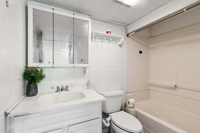 2nd Bathroom
