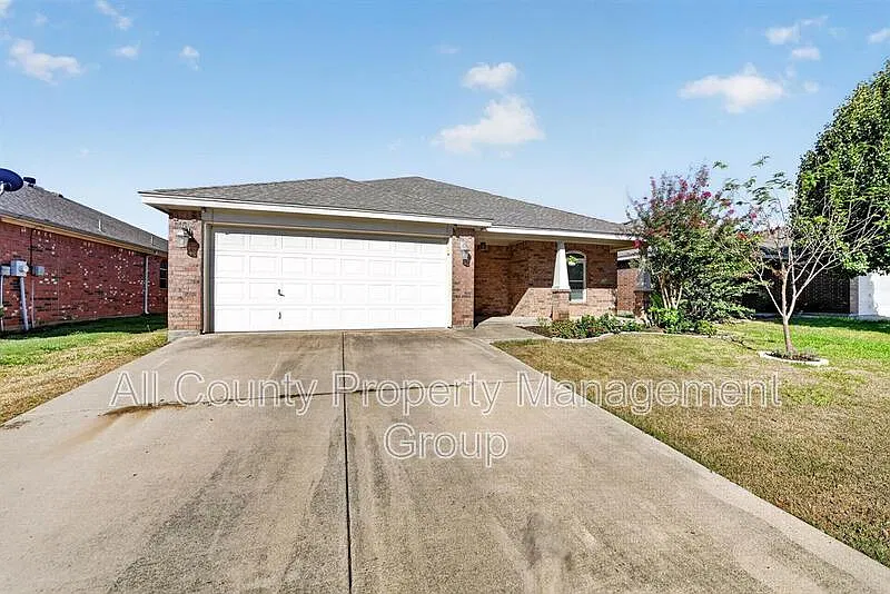 3 bed, 2.0 bath, 1437 sqft, $2,550 — Photo 2