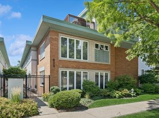 609 South Blvd APT E, Oak Park, IL 60302