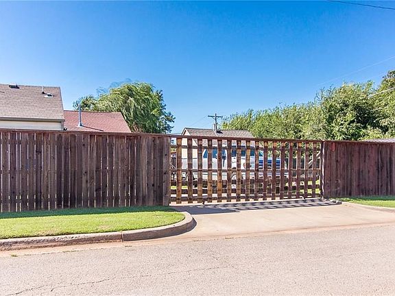 4th image of 743 SE Grand Blvd