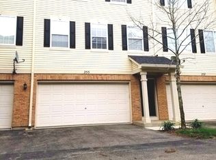 255 Evergreen Cir #255, Gilberts, IL 60136
