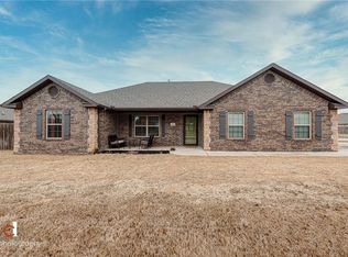 2554 Harris Dr, Fayetteville, AR 72701