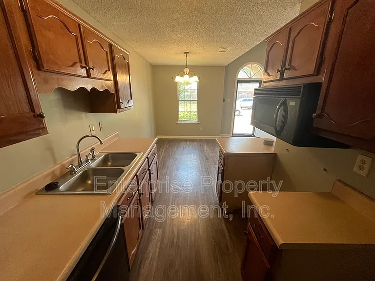 1744 Camille Way — Photo 7