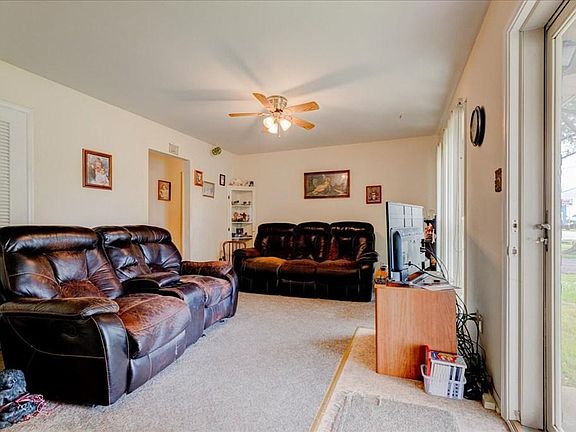 3rd image of 3931 Frederica St