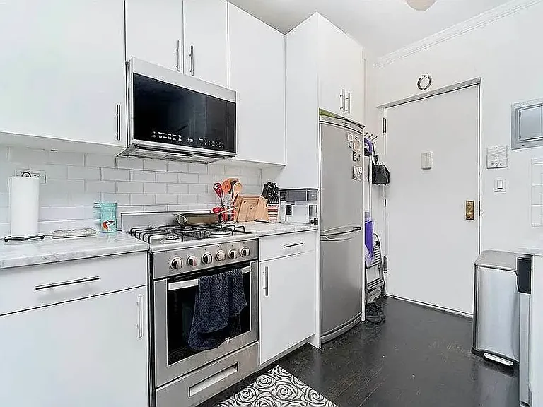 318 E 11th St #2 — Photo 3