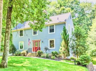 18 Ledgewood Dr, Belchertown, MA 01007