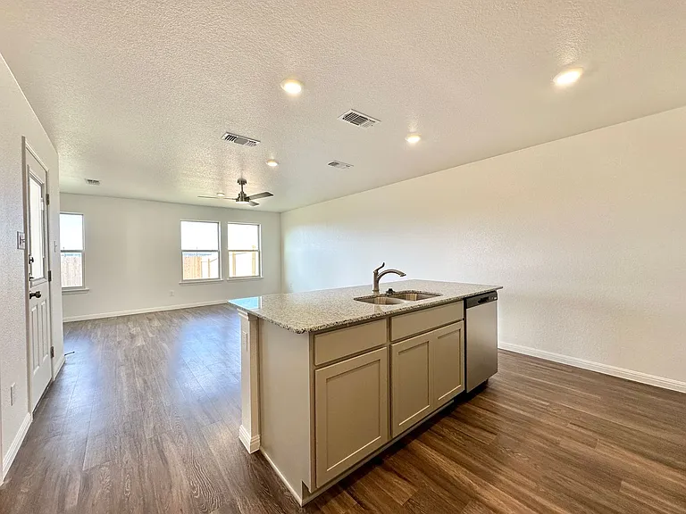 5913 Betty Lou Dr — Photo 4