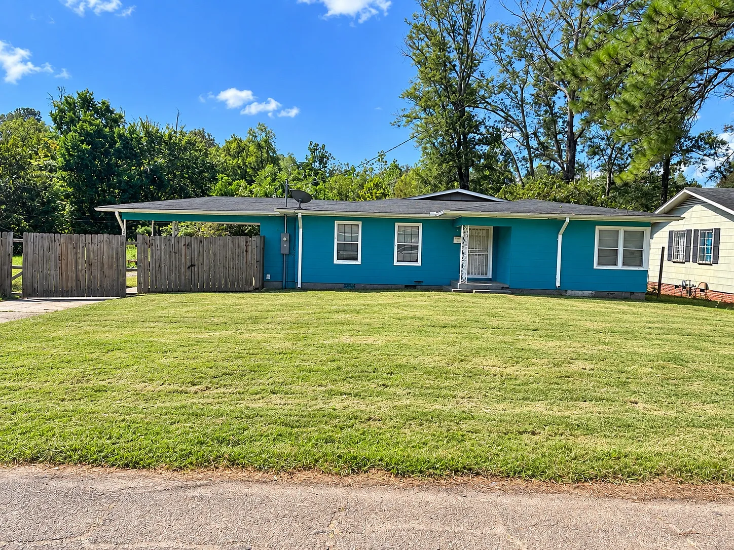 3 bed, 2.5 bath, 2029 sqft, $1,450 — Photo 1