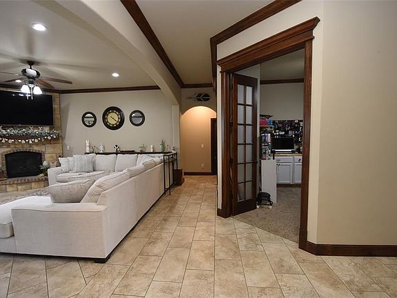 4th image of 1015 Morning Glory Ln