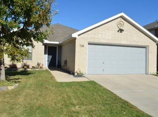 705 Eagle Dr, Saginaw, TX 76131