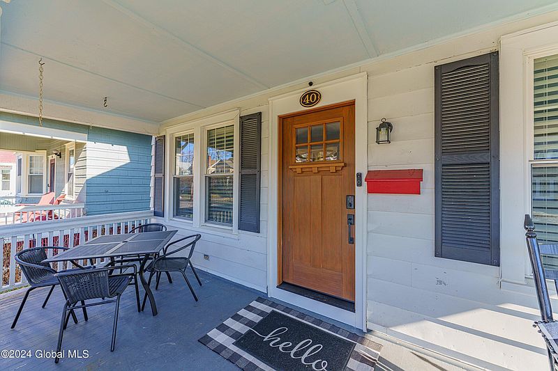 3rd image of 40 Lawnridge Avenue