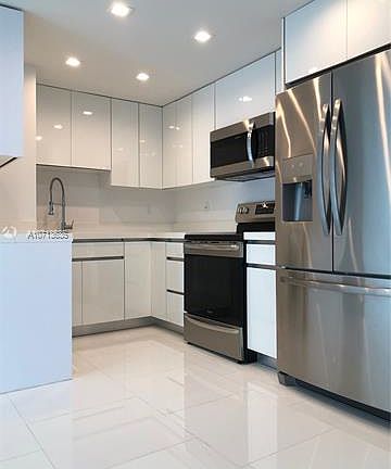 3rd image of 3755 NE 167th St APT 7
