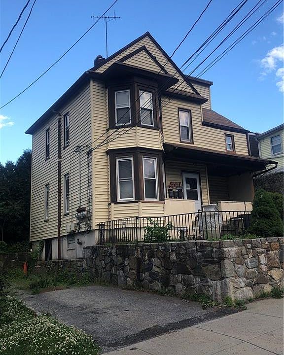 1st image of 40 Lawrence Ave