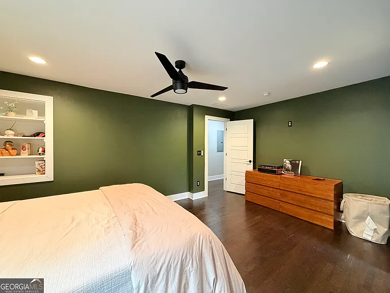 1311 Douglas St SW — Photo 10