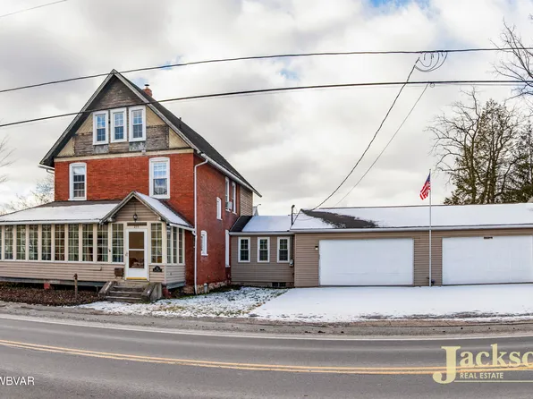 211 N Water St, Mill Hall, PA 17751