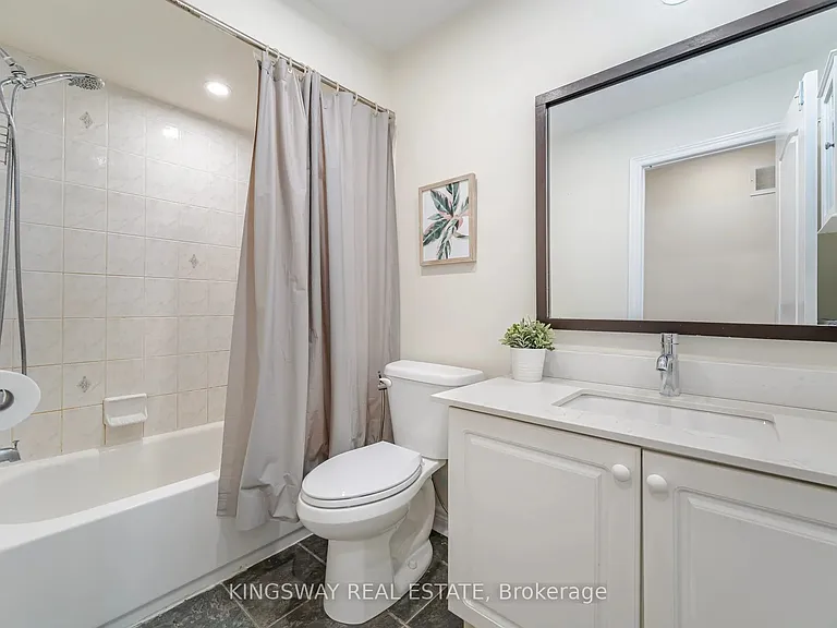 803 Khan Cres — Photo 36