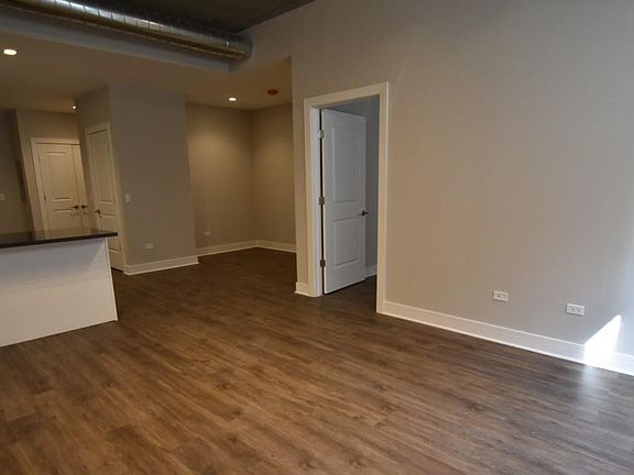 5th image of 3847 N Broadway St #1