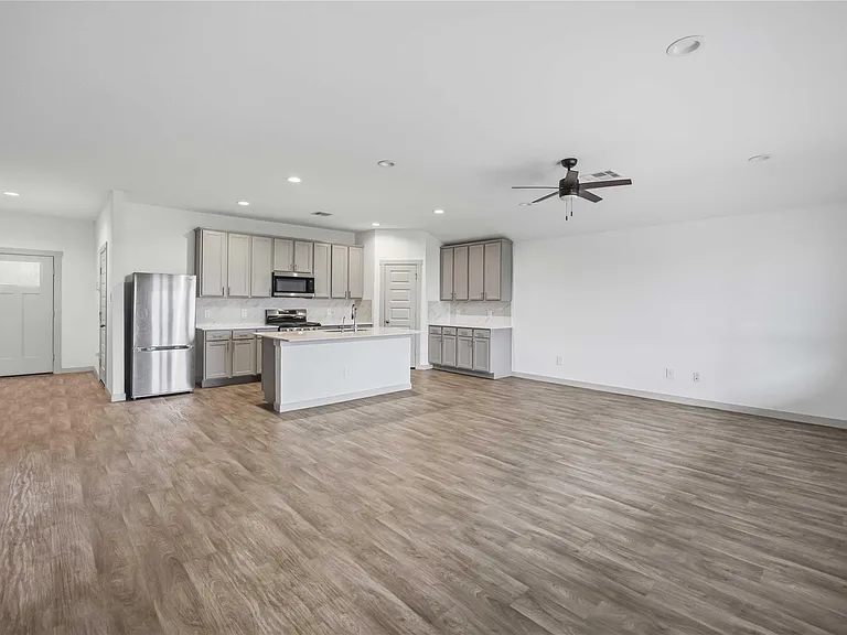 7219 Whispering Leaf St — Photo 8