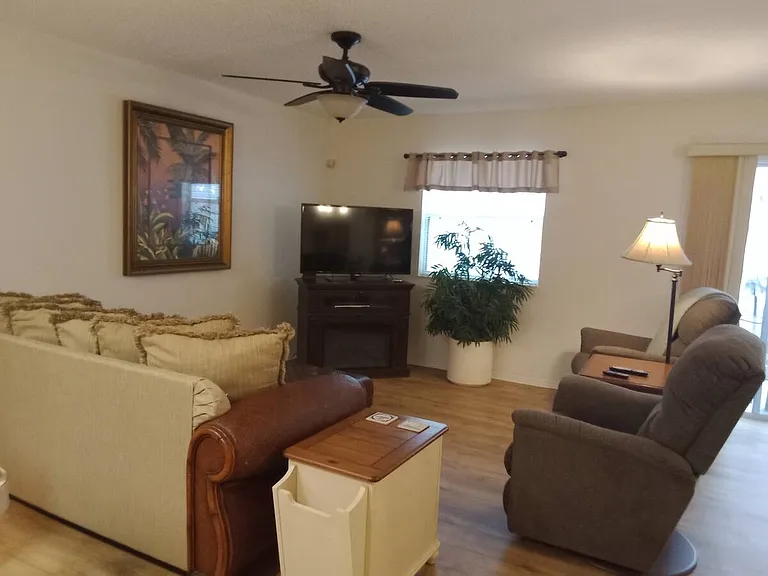 364 Katherine Pl — Photo 6