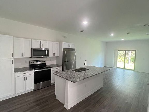 5th image of 337 Bell Blvd S