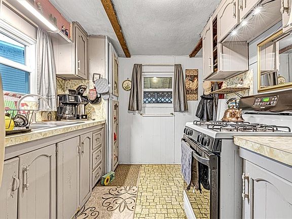 5th image of 22054 Dogwood Cir