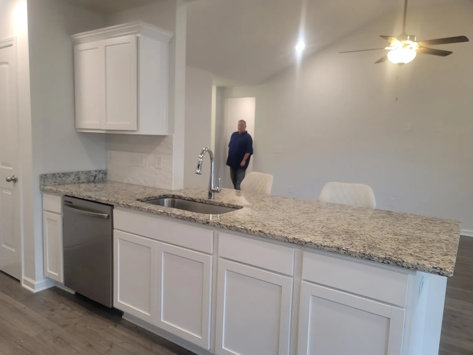 3 bed, 1256 sqft, $2,200 — Photo 4