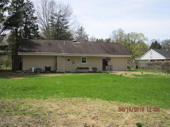 4th image of 10 Pine Dr