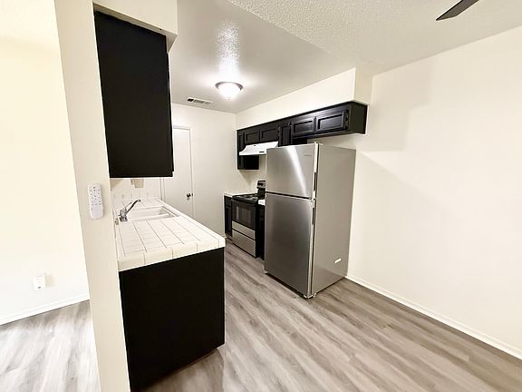 4th image of 1477 Harvard Ave APT B
