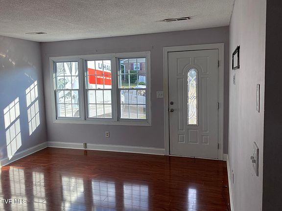 4th image of 419 Cottonwood Ln