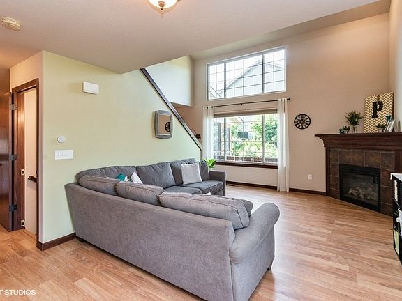 3rd image of 260 Woodfield Dr