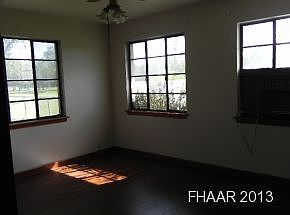 5th image of 1111 Schulenburg Ln