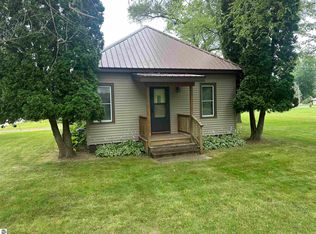 316 Floyd St, Coleman, MI 48618