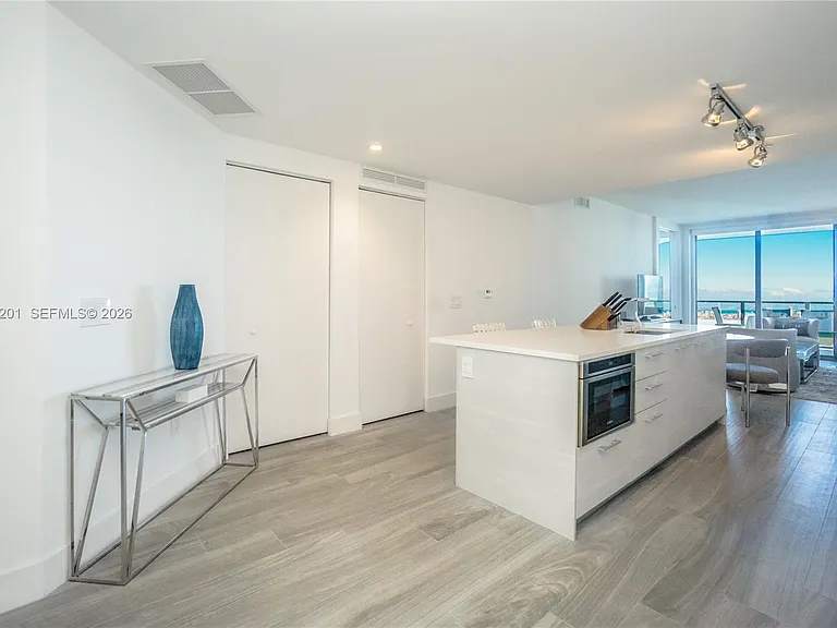 650 NE 32nd St #3505 — Photo 6