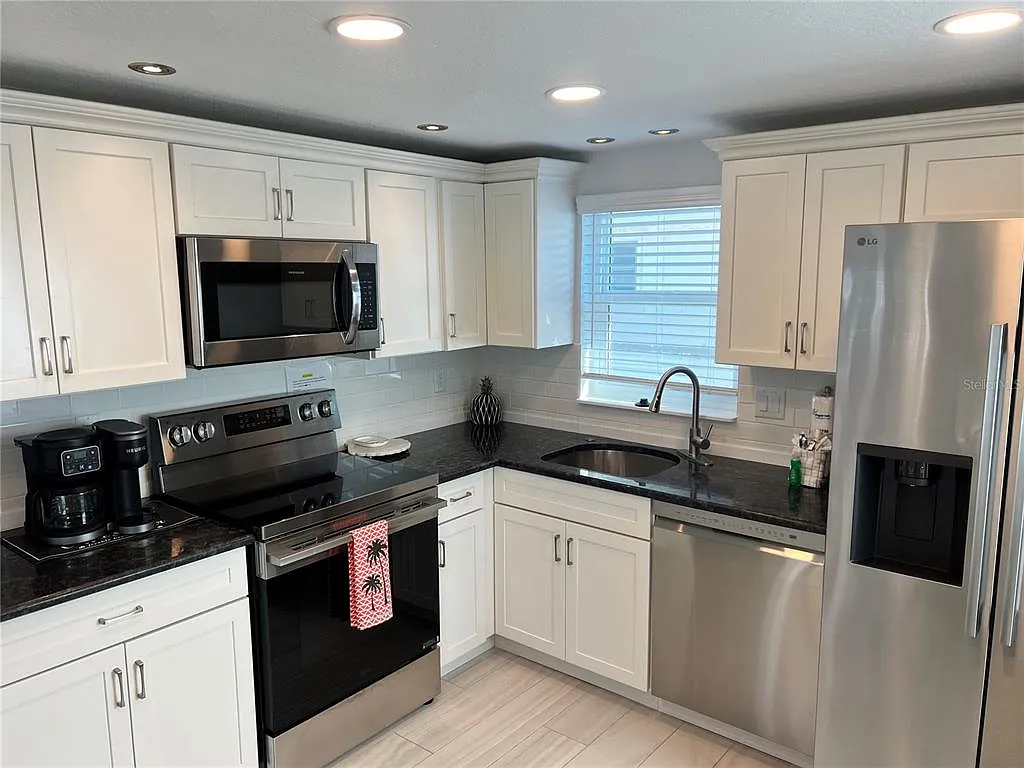 2 bed, 2.0 bath, 1064 sqft, $8,970 — Photo 3
