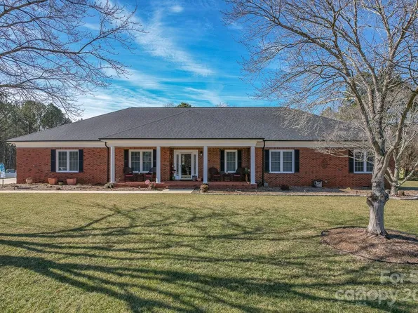 92 River Haven Dr, Taylorsville, NC 28681