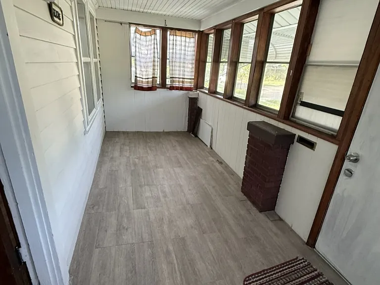 1149 Brown St — Photo 3