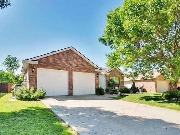 2nd image of 332 Tanglewood Pl