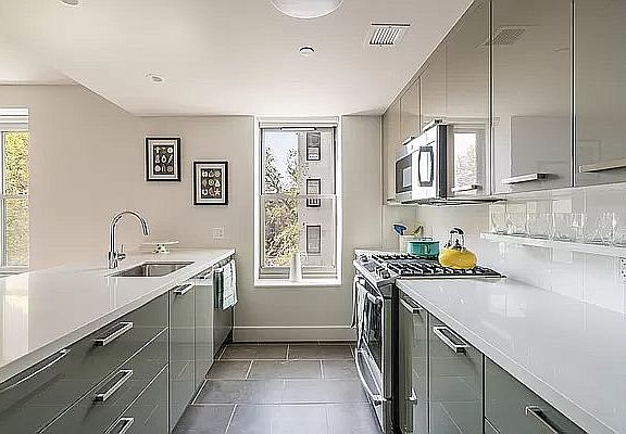 4th image of 313 Clarkson Ave #401