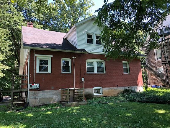 3rd image of 143 E Park Ave