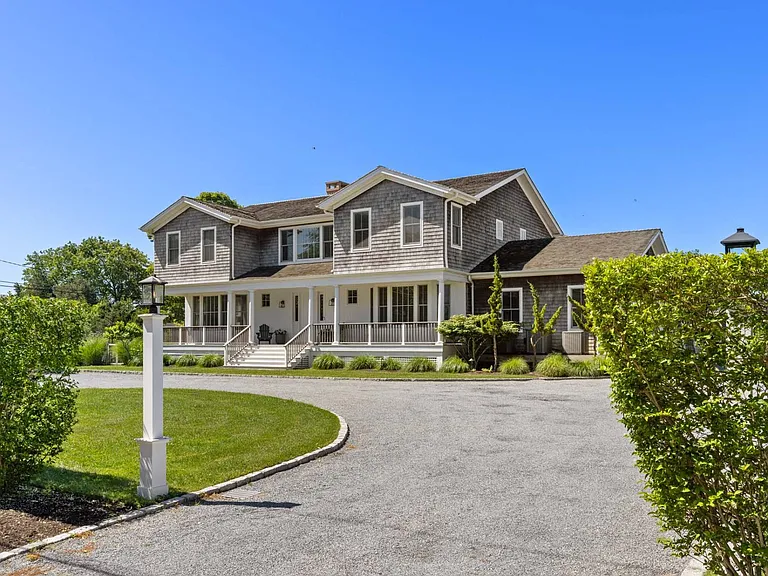 73 Beach Ln — Photo 2