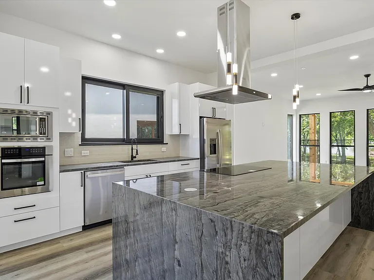 2811 Rodeo Dr — Photo 23