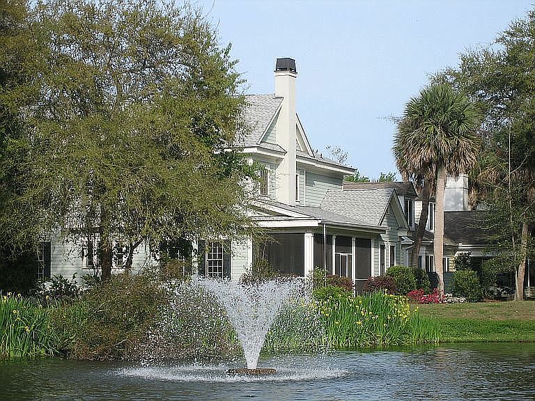 1st image of 15 Crosstree Dr