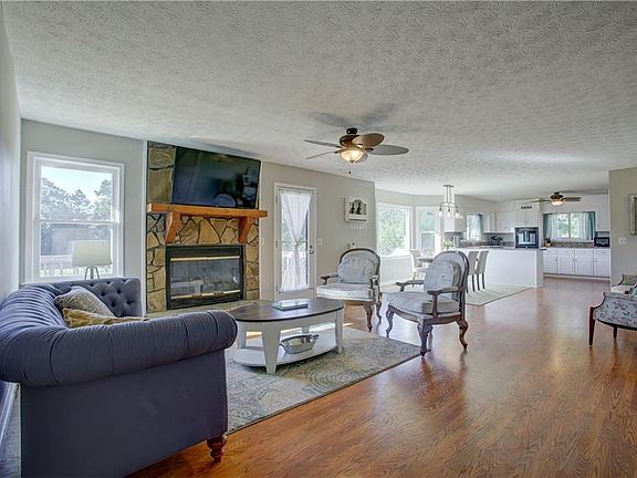 3rd image of 3601 Lakeshore Dr SW