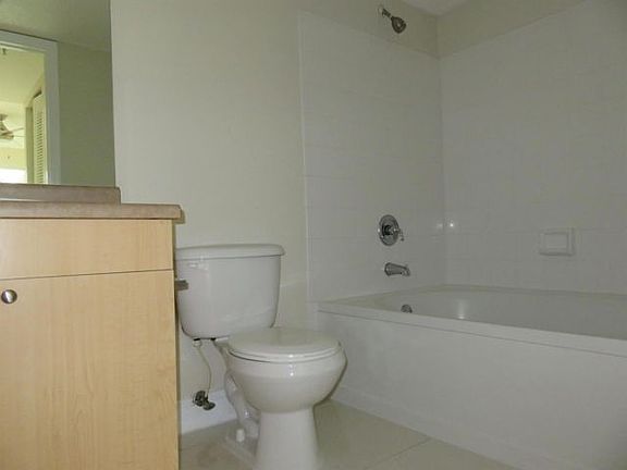 5th image of 1103 Villa Cir