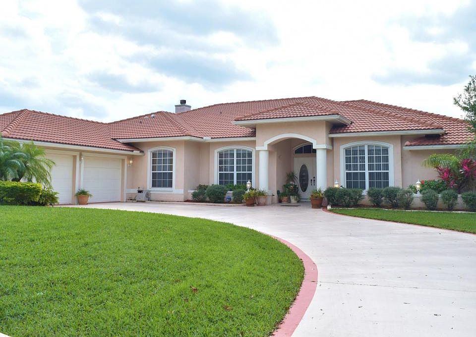 1st image of 642 SE Norsemen Dr