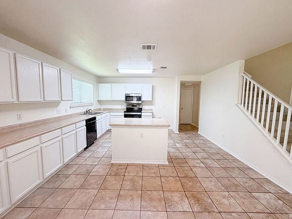 2nd image of 305 Fallen Leaf Ln