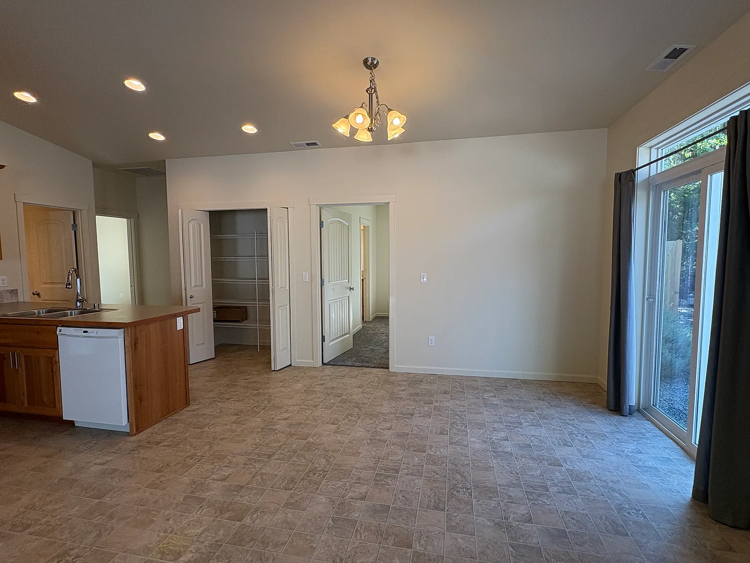 2 bed, 1600 sqft, $2,350 — Photo 4