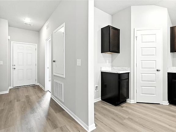 3rd image of 597 W Fountain St