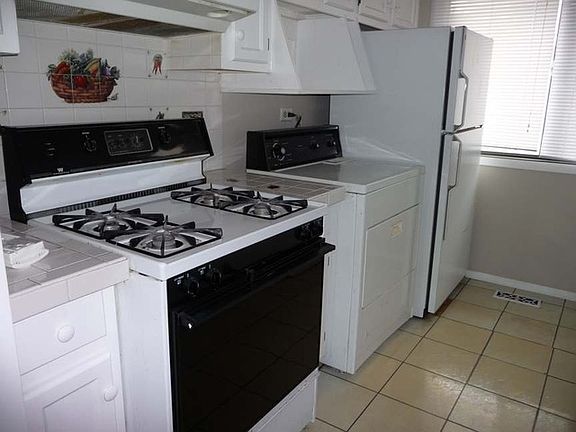 3rd image of 29W566 Winchester Cir S #4