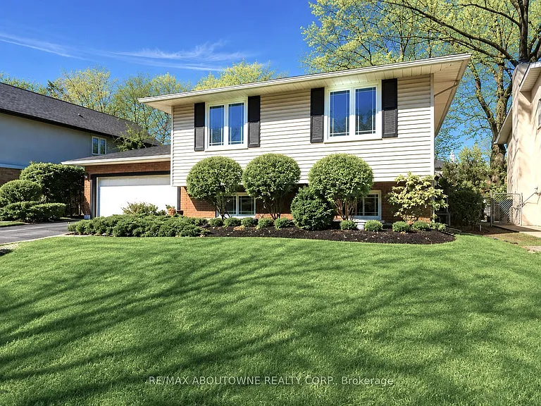 2165 Dunedin Rd — Photo 2